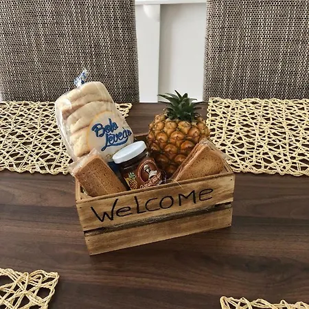 Pineapple Guest *